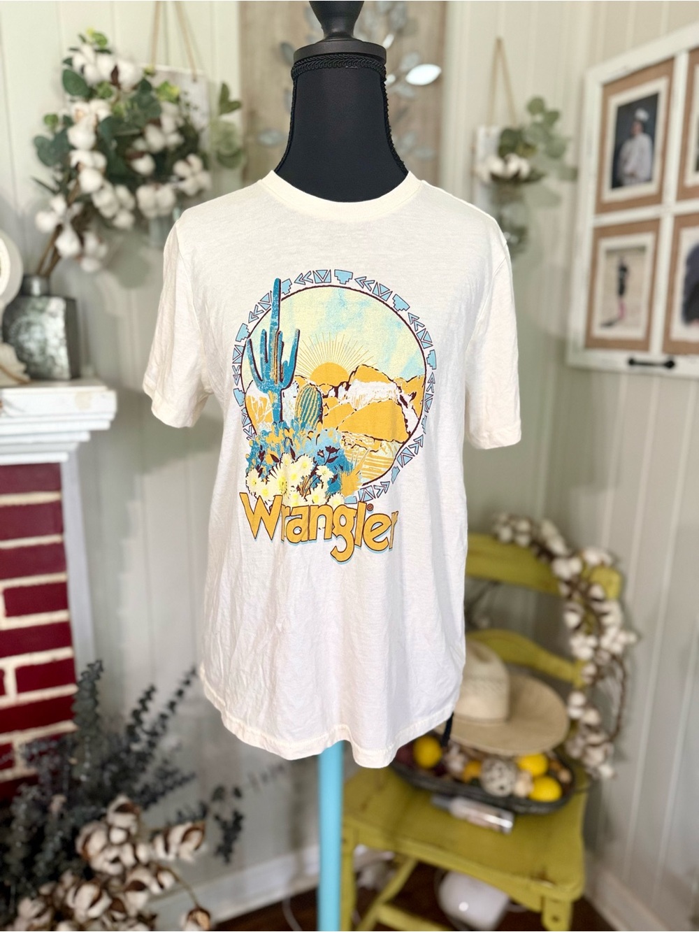 Wrangler White Western Desert Graphic Tee Yellow & Blue Print Cowgirl Rodeo Sz S